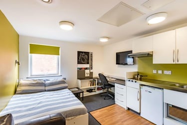 1 bed studio, 70 Russell Street, Radford, Nottingham, NG74FE - Image 1